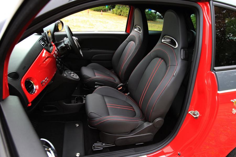 Интерьер Abarth 595 Turismo 2013 года  (JP) (фото 6 из 8)